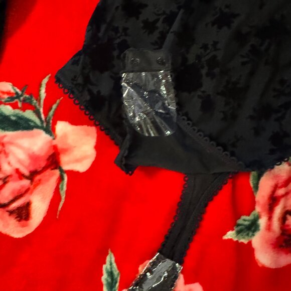 Free People Babes in Bandeaus Black Velvet Floral Lace Thong Bodysuit NWOT XS/Sm - Picture 7 of 16